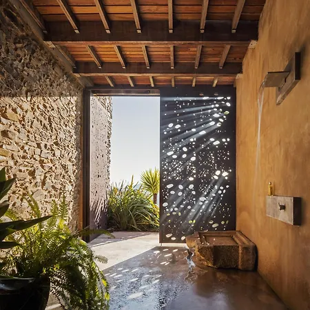 Architect's Luxury With Pool